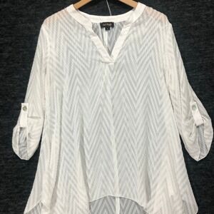 Cal Style Tunic Top Chevron Print 3/4 Sleeve Roll Tab V-Neck White L